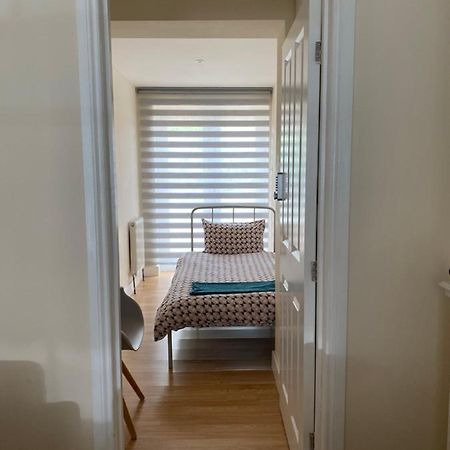 Single Room Only For One Adult Southall Eksteriør billede
