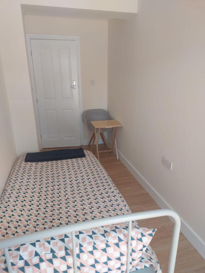 Single Room Only For One Adult Southall Eksteriør billede