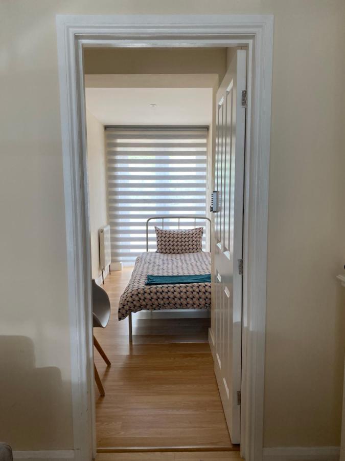 Single Room Only For One Adult Southall Eksteriør billede
