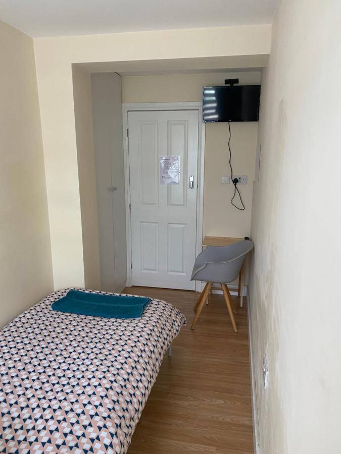 Single Room Only For One Adult Southall Eksteriør billede