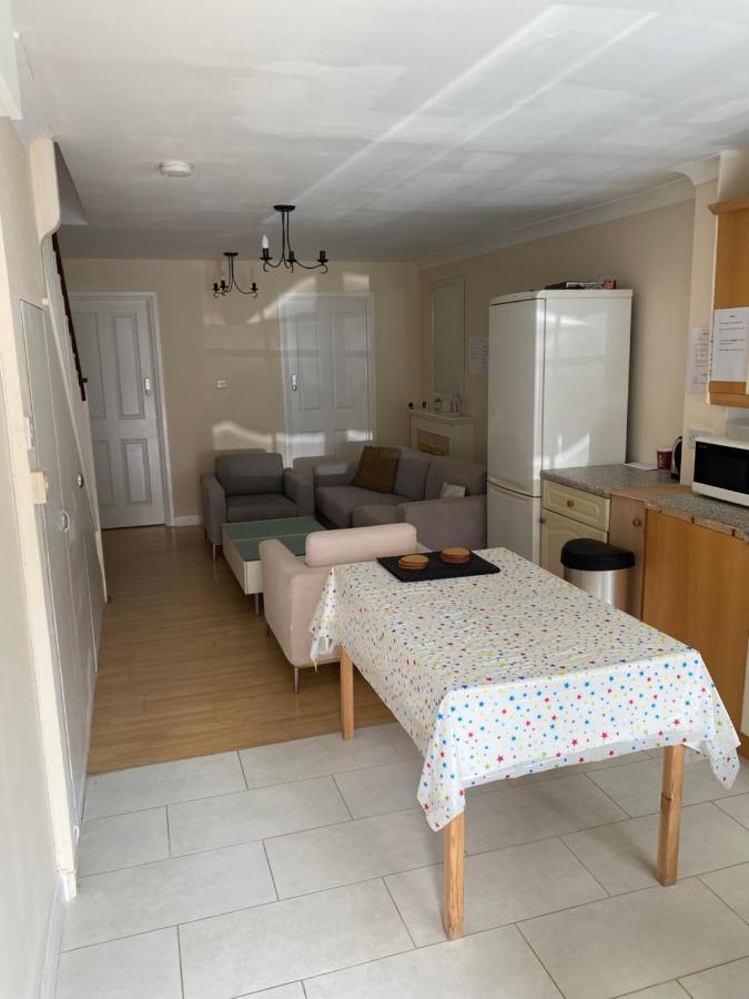Single Room Only For One Adult Southall Eksteriør billede